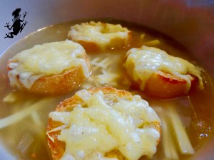 french onion soup - easyfrenchcooking.com